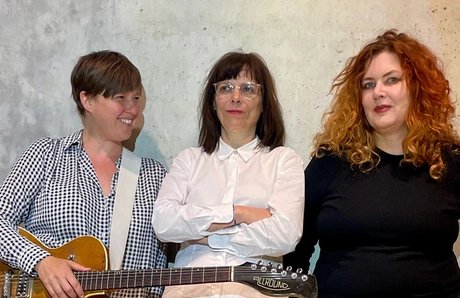 Ost-West-Kantine, von links: Masha Qrella, Katrin Hentschel, Gesine Danckwart