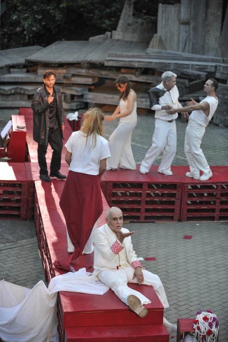 Hamlet aka Benjamin Krüger und Gertrud aka Saskia von Winterfeld_Geister und der tote Polonius