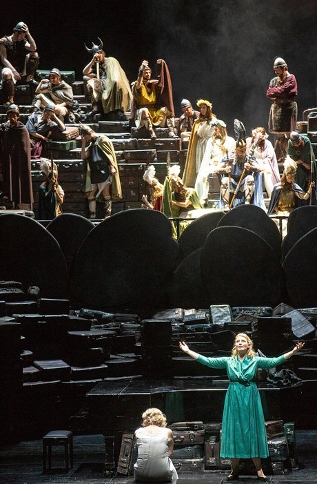 u. a. Annika Schlicht als Waltraute, Ricarda Merbeth als Brünnhilde