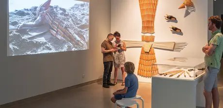 Blick in die Ausstellung Urlaub im Franquismus - ein künstlerischer Zugang