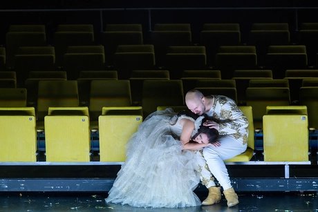 Roman Burdenko als Rigoletto, Julia Muzychenko als Gilda