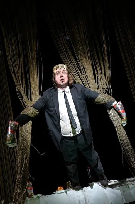 Lars Eidinger als Hamlet in der Schaubühne am Lehniner Platz