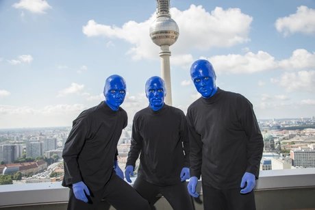 BLUE MAN GROUP vor dem Berliner Fernsehturm