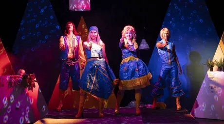 Veranstaltungen in Berlin: ABBA-Waterloo im Bällebad