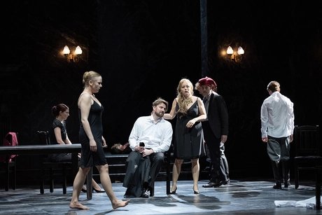 u. a. Daniel Johansson als Elis, Elisabet Strid als Els, Michael Laurenz als NarrMonika Rittershaus