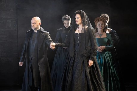 Alex Esposito als Philipp II., Federica Lombardi als Elisabeth von Valois, Irene Roberts als Prinzessin EboliMarcus Lieberenz
