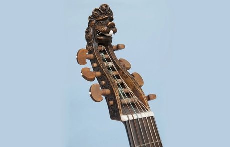 Geschnitzer Löwenkopf der Bass-Viola da gamba von Gregorius Karpp, Königsberg, 1693