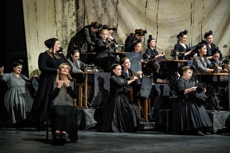 Damenchor der Deutschen Oper Berlin, Lauren Decker als Mary, Vida Miknevičiūtė als SentaBettina Stöß