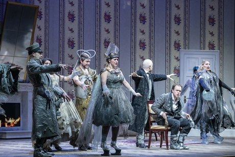 Stephen Bronk as Frank,Hulkar Sabirova as Rosalinde, Attilio Glaser als Alfred, Katerina von Bennigsen as Adele, Philipp Jekal as Dr. Falke, Thomas Blondelle as Eisenstein and Annika Schlicht as Prinz OrlofskyBettina Stöß