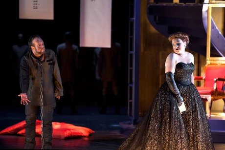 Johan Reuter als Nabucco, Anna Smirnova als Abigaille