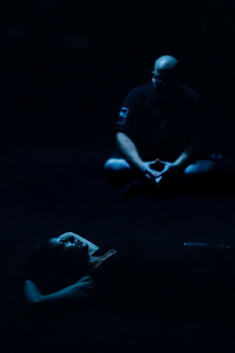 Filmstill des Films „Darkness There and Nothing More“