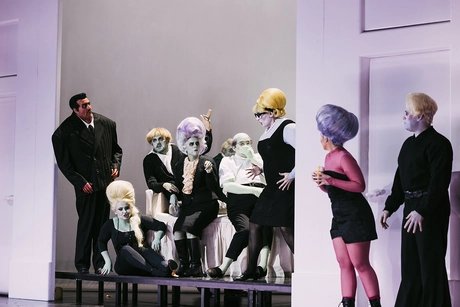 Burkhard Ulrich als Gherardo, Karola Pavone als Nedda, Arianna Manganello als La Ciesca, Dean Murphy als Marco, Michael Bachtadze als Betto di Signa, Andrew Harris als Simone,  Annika Schlicht als Zita, Mané Galoyan als Lauretta, Andrei Danilov als R