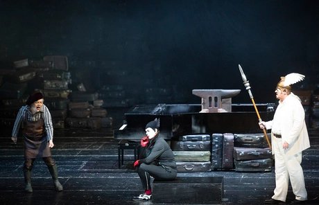 Ya-Chung Huang als Mime, Thomas Blondelle als Loge, Iain Paterson als WotanBernd Uhlig