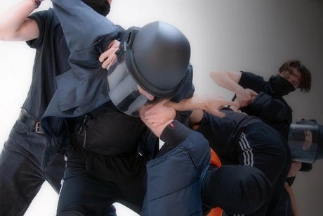 Veranstaltungen in Berlin: Oliver Zahn: CROWD CONTROL