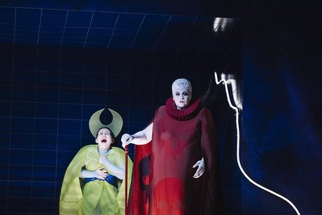 Violeta Urmana als La Zia Principessa, Mané Galoyan als Suor Angelica