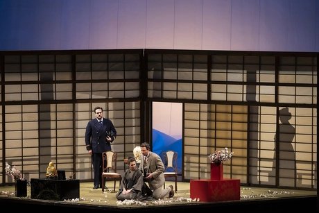 Brian Jagde als Benjamin Franklin Pinkerton, Irene Roberts als Suzuki, Alexey Bogdanchikov als SharplessBettina Stöß
