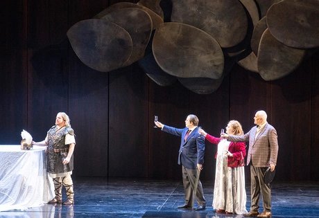 Clay Hilley als Siegfried, Thomas Lehman als Gunther, Felicia Moore als Gutrune, Albert Pesendorfer als HagenBernd Uhlig