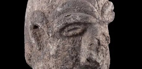 Menschenkopf aus Karahantepe, 9400 – 8000 v. Chr. (Detail)