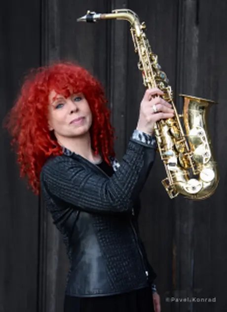 TINA TANDLER & BAND
