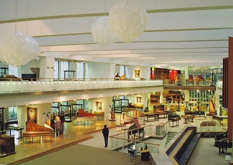Ausstellungsraum des Musikinstrumenten-Museums