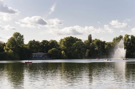 Der Weißensee mit Fontäne