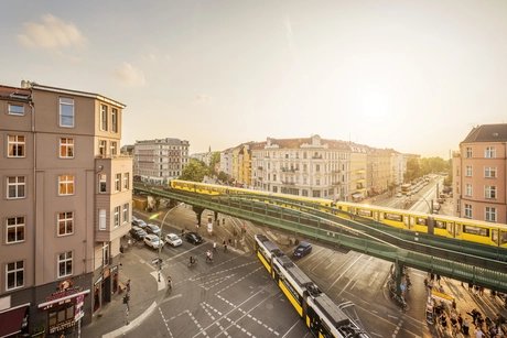 Blick von oben auf die Schönhauser Allee, Ecke Eberswalder Straße