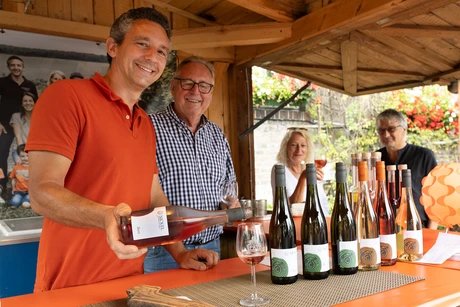 Winzerfamilie Nickel beim Weinmarkt in den Späth'schen Baumschulen