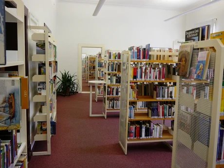 Janusz-Korczak-Bibliothek, Innenansicht