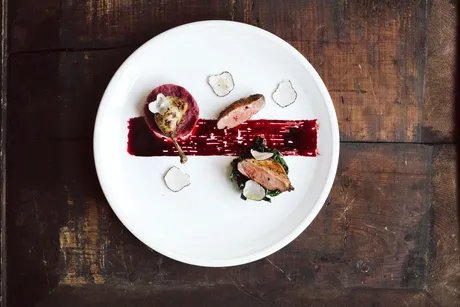 Mieral-Taube Rote Beete Spinat Trüffel