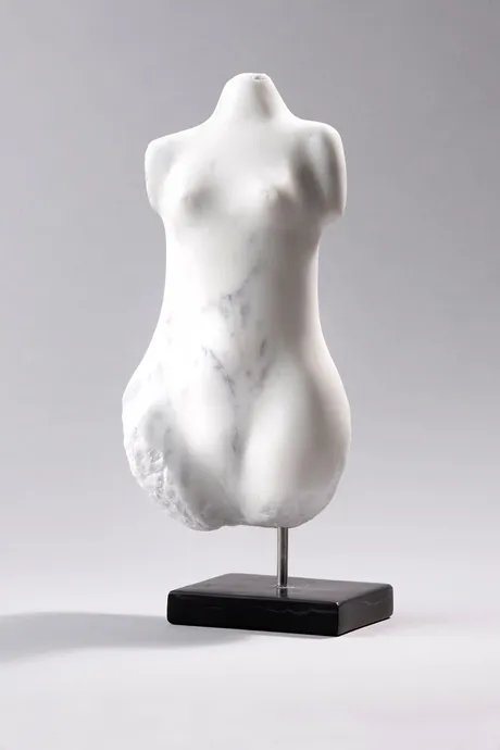 weiblicher Torso 2025 24 cm Höhe Marmort
