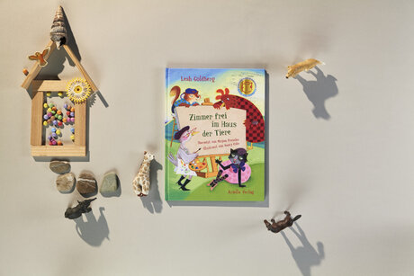 Cover "Zimmer frei im Haus der Tiere" mit Text von Leah Goldberg (übersetzt von Mirjam Pressler) und Illustrationen von Nancy Cote