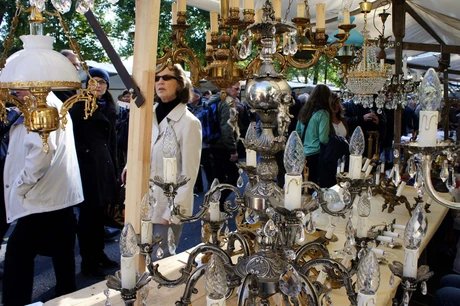 Berliner Antikflohmarkt auf der Trabrennbahn KARLSHORST