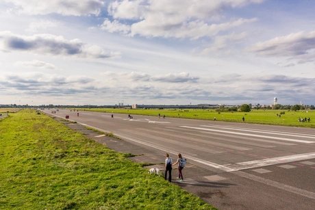 Veranstaltungen in Berlin: Transformation des Tempelhofer Feldes vom Flughafen zu Berlins größtem Freiraum - Fahrrad-Tour