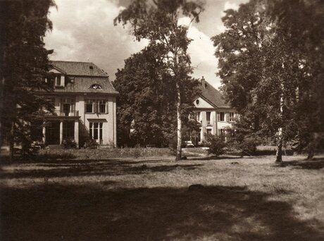 Die Liebermann-Villa und die benachbarte Villa Hamspohn als Abteilungen des Städtischen Krankenhauses Wannsee, 1950er Jahre, Archiv Max-Liebermann-Gesellschaft