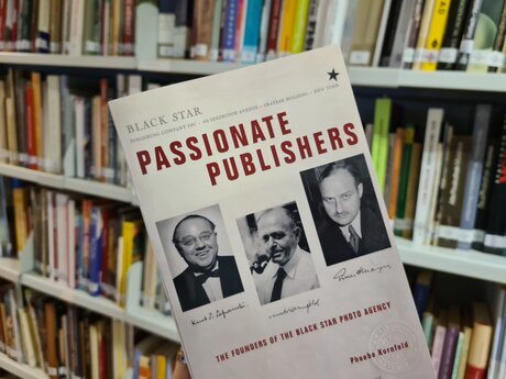 „Passionate Publishers – The Founders of the Black Star Photo Agency, New York“, Foto in der Bibliothek der Liebermann-Villa