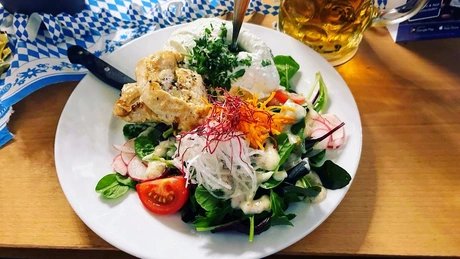 Bayrischer Salat im Hofbräu Wirtshaus Berlin