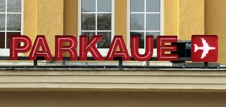 Theater an der Parkaue Schriftzug