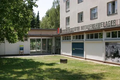 Notaufnahmelager Marienfelde, Außenaufnahme