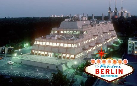 Ludwig Heimbach, Collage "Berlin muß Las Vegas werden" (Hans Kollhoff) aus der Publikation "Mäusebunker und Hygieneinstitut - Eine Berliner Versuchsanordnung" © Ludwig Heimbach unter Verwendung einer Fotografie von Georg Fischer