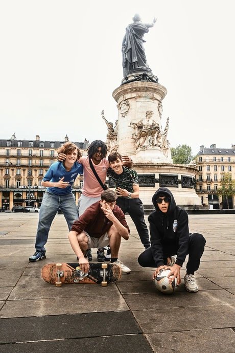 Gruppe von Skatebordfahrern auf der Place de la Republique, Paris. Foto: Heinz-Norbert Jocks