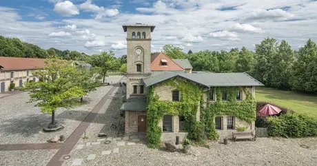 Schloss & Gutshof Britz mit Museum Neukölln