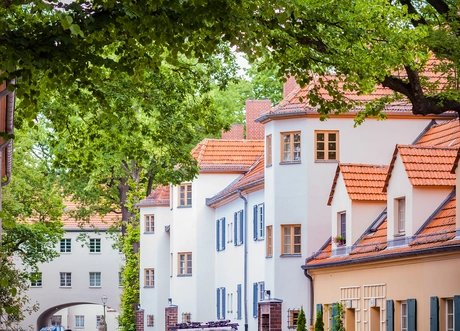 Mann mit Hut Touren - Die außergewöhnliche Wohnarchitektur der Siedlung Siemensstadt.