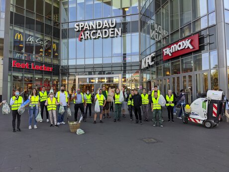 Spandau Arcaden, Clean Up Team