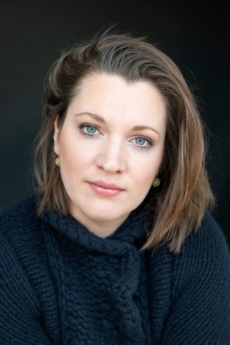 Elina Albach