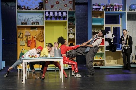 GRIPS Theater, Szenenfoto: Zum Glück viel Geburtstag