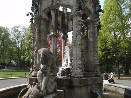 Märchenbrunnen - ursprünglich von Ernst Moritz Geyger geschaffen