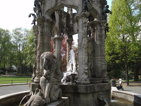 Märchenbrunnen - ursprünglich von Ernst Moritz Geyger geschaffen