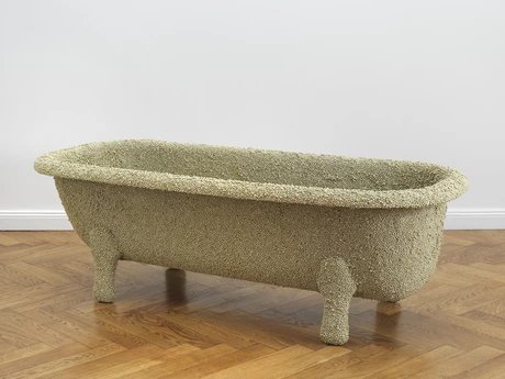 Der Anfang steht schon fest, 2024 Badewanne, Erbsen