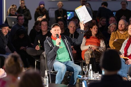 Aktivist Daniel Diekmann während der Eröffnung der Freifläche „We're staying! Gentrification and Resistance in Berlin" in BERLIN GLOBAL