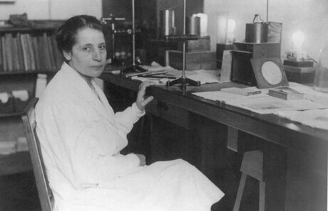 Die Kernphysikerin Lise Meitner (1878-1968), in ihrem Labor im Kaiser- Wilhelm-Institut für Chemie, 1930er-Jahre.